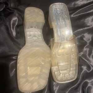 100 % authentic gucci women’s slide sandal with Gucci logo